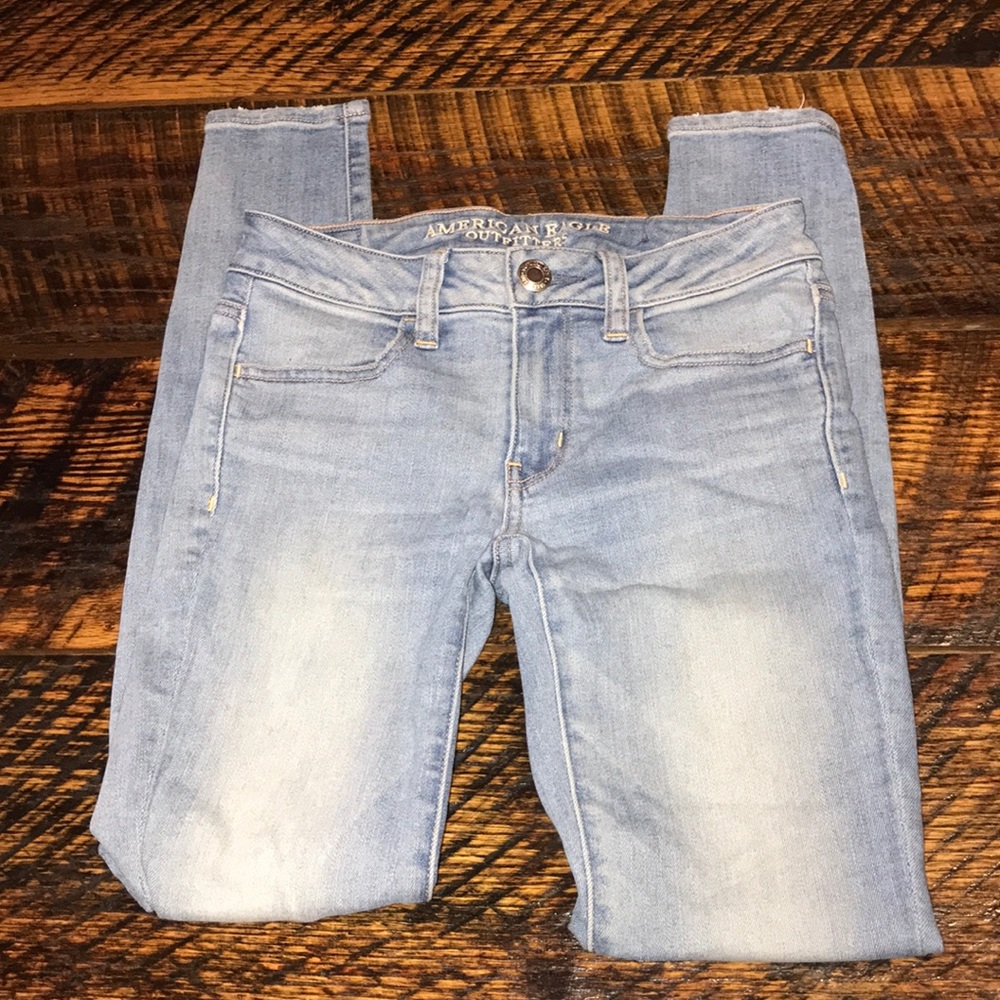 American Eagle light wash skinny jeans